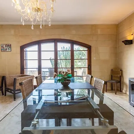 Spectacular With Pool And Tennis Court * Bahar ic-Caghaq
