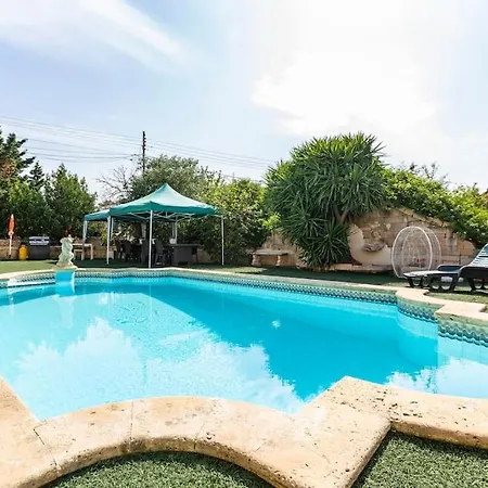 Spectacular With Pool And Tennis Court * Bahar ic-Caghaq