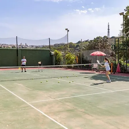 Spectacular With Pool And Tennis Court فيلة
