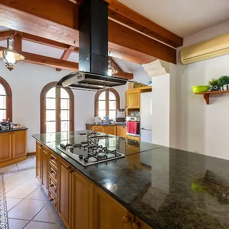 Spectacular With Pool And Tennis Court * Bahar ic-Caghaq
