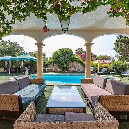 Spectacular With Pool And Tennis Court