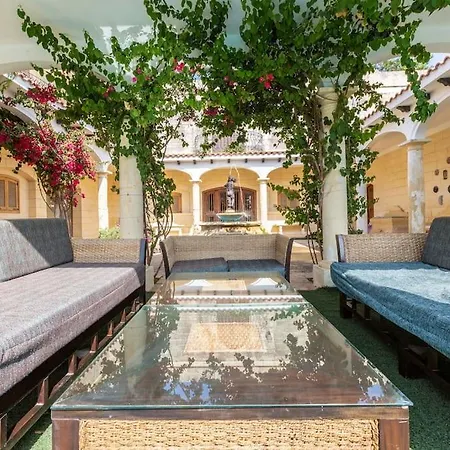 Spectacular With Pool And Tennis Court Вилла