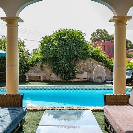 Spectacular With Pool And Tennis Court Вилла