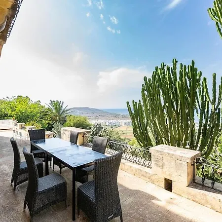 Spectacular With Pool And Tennis Court *