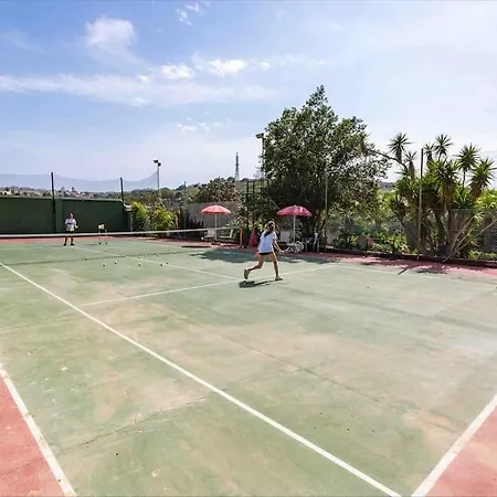 Spectacular With Pool And Tennis Court * Bahar ic-Caghaq