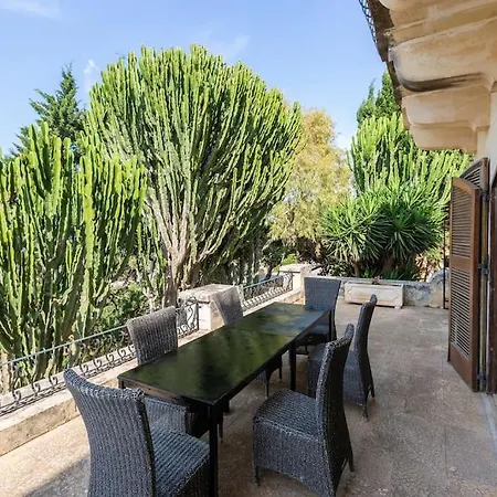 Spectacular With Pool And Tennis Court