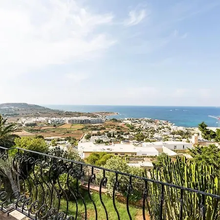 Spectacular With Pool And Tennis Court *