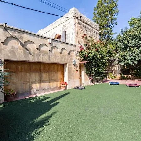 Vila Spectacular With Pool And Tennis Court