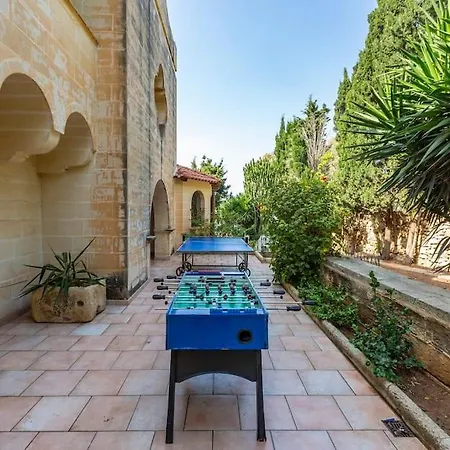 Vila Spectacular With Pool And Tennis Court