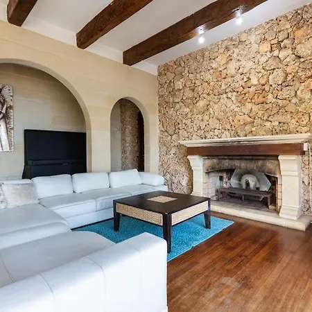 Spectacular With Pool And Tennis Court *