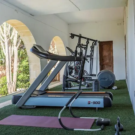 Spectacular With Pool And Tennis Court Vila *