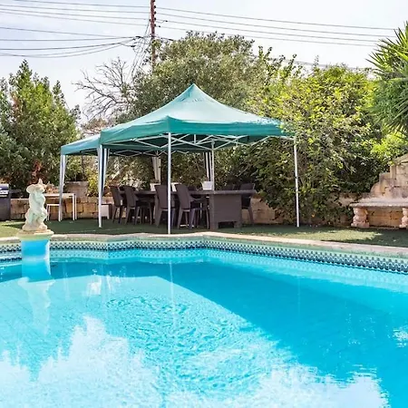 Spectacular With Pool And Tennis Court Villa Bahar ic-Caghaq