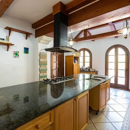 Vila Spectacular With Pool And Tennis Court
