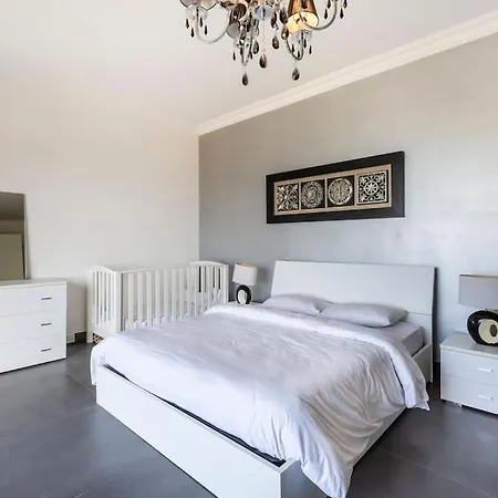 Spectacular With Pool And Tennis Court Villa Bahar ic-Caghaq